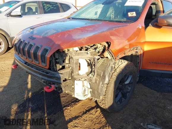 ✅ 2016 Jeep Cherokee Trailhawk • VIN: 1C4PJMBS2GW172619 • Lot: 43428758. Listed on IAAI with 145,885 mi. Free auction sales archive from the USA and detailed vehicle history report at DreamBid. Image 6.