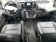 ✅ 2020 Ford Transit Passenger XL • VIN: 1FMZK1Y84LKA38708 • Lot: 52056035. Wystawiony na Copart z przebiegiem 41 207 mil. Bezpłatny archiwum sprzedaży aukcyjnych z USA i szczegółowy raport historii pojazdu na DreamBid. Zdjęcie 8.