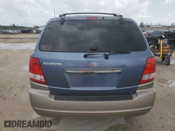 ✅ 2005 Kia Sorento LX • VIN: KNDJD733555429569 • Лот: 61785325. Опубликован ранее на Copart с пробегом 198 314 миль. Бесплатный доступ к архиву аукционных продаж из США и подробный отчёт об истории автомобиля на DreamBid. Изображение 6.