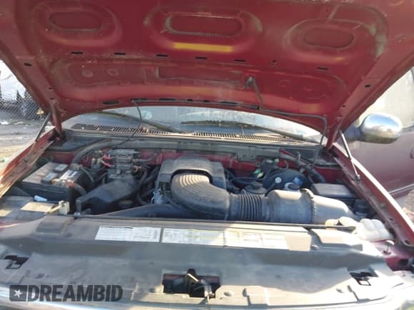 ✅ 1997 Ford F-150 • VIN: 1FTDX1767VNC14488 • Lot: 43673036. Wystawiony na IAAI z przebiegiem 124 091 mil. Bezpłatny archiwum sprzedaży aukcyjnych z USA i szczegółowy raport historii pojazdu na DreamBid. Zdjęcie 8.