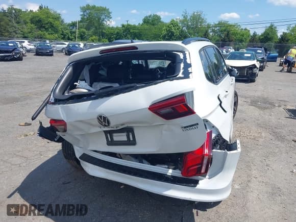 ✅ 2024 Volkswagen Tiguan SE R-Line Black • VIN: 3VV8B7AX6RM058451 • Lot: 42562255. Wystawiony na IAAI z przebiegiem 14 890 mil. Bezpłatny archiwum sprzedaży aukcyjnych z USA i szczegółowy raport historii pojazdu na DreamBid. Zdjęcie 15.