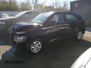 ✅ 2021 Hyundai Venue SE • VIN: KMHRB8A39MU072950 • Lot: 76408384. Wystawiony na Copart z przebiegiem 95 550 mil. Bezpłatny archiwum sprzedaży aukcyjnych z USA i szczegółowy raport historii pojazdu na DreamBid. Zdjęcie 1.