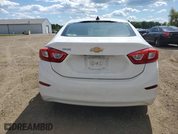 ✅ 2017 Chevrolet Cruze LS • VIN: 1G1BC5SM1H7135884 • Лот: 70741345. Опубликован ранее на Copart с пробегом 157 188 миль. Бесплатный доступ к архиву аукционных продаж из США и подробный отчёт об истории автомобиля на DreamBid. Изображение 6.