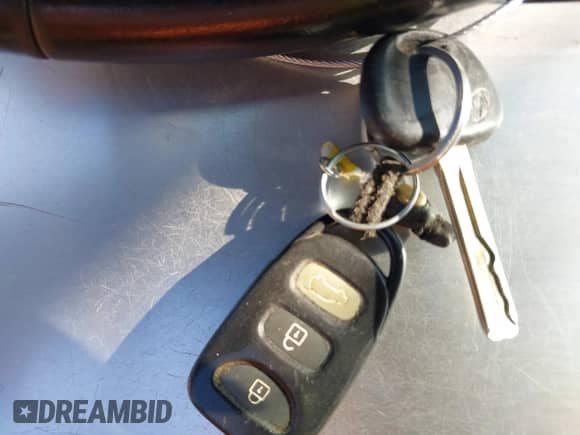 2010 Hyundai Elantra GLS z VIN KMHDC8AE3AU063195, wystawiony jako IAAI lot #40704189 z przebiegiem 159 280 mil mil oraz . Historia ofert i sprzedaży dostępna na DreamBid. Obrazek 11.