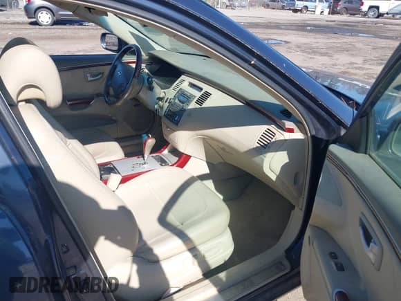 2006 Hyundai Azera SE z VIN KMHFC46F86A041396, wystawiony jako IAAI lot #41858709 z przebiegiem 216 101 mil mil oraz . Historia ofert i sprzedaży dostępna na DreamBid. Obrazek 5.