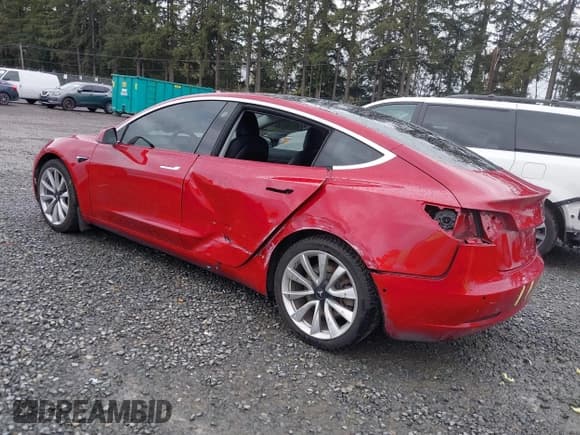 ✅ 2018 Tesla Model 3 Long Range Battery • VIN: 5YJ3E1EB2JF087823 • Lot: 41903609. Wystawiony na IAAI z przebiegiem 69 749 mil. Bezpłatny archiwum sprzedaży aukcyjnych z USA i szczegółowy raport historii pojazdu na DreamBid. Zdjęcie 3.