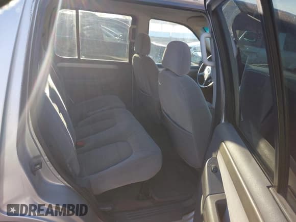 ✅ 2004 Ford Explorer XLT • VIN: 1FMZU73W94UB66449 • Lot: 41939297. Wystawiony na IAAI z przebiegiem 132 143 mil. Bezpłatny archiwum sprzedaży aukcyjnych z USA i szczegółowy raport historii pojazdu na DreamBid. Zdjęcie 8.