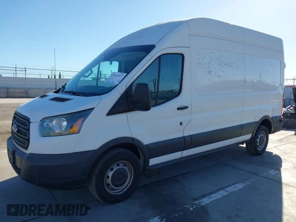 ✅ 2015 Ford Transit • VIN: 1FTYR2XMXFKA99999 • Lot: 43363917. Wystawiony na IAAI z przebiegiem 204 210 mil. Bezpłatny archiwum sprzedaży aukcyjnych z USA i szczegółowy raport historii pojazdu na DreamBid. Zdjęcie 2.