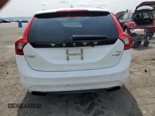 ✅ 2015 Volvo V60 T5 Platinum • VIN: YV1612SD5F1202932 • Лот: 56551523. Опубликован ранее на Copart с пробегом 83 417 миль. Бесплатный доступ к архиву аукционных продаж из США и подробный отчёт об истории автомобиля на DreamBid. Изображение 6.