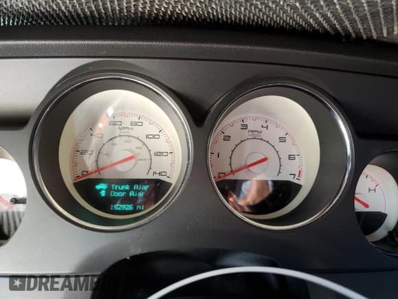 ✅ 2013 Dodge Challenger SXT • VIN: 2C3CDYAG0DH530910 • Lot: 70178824. Wystawiony na Copart z przebiegiem 152 926 mil. Bezpłatny archiwum sprzedaży aukcyjnych z USA i szczegółowy raport historii pojazdu na DreamBid. Zdjęcie 9.