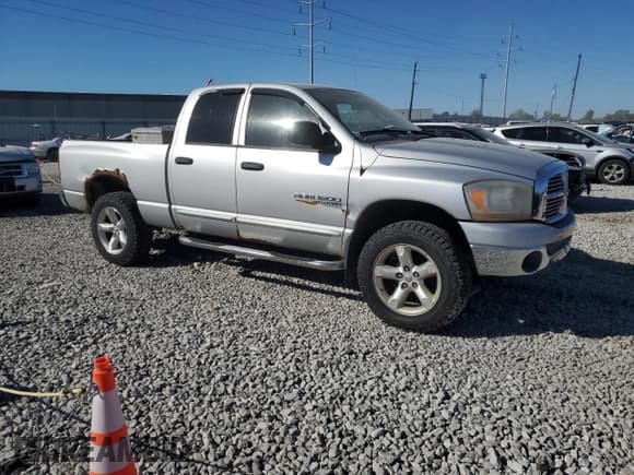 ✅ 2006 Dodge 1500 SLT • VIN: 1D7HU18N66S677361 • Лот: 75108064. Опубликован ранее на Copart с пробегом 297 230 миль. Бесплатный доступ к архиву аукционных продаж из США и подробный отчёт об истории автомобиля на DreamBid. Изображение 4.