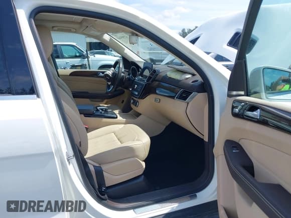 ✅ 2019 Mercedes-Benz GLE 400 • VIN: 4JGDA5GB6KB215386 • Lot: 42909468. Listed on IAAI with 26,963 mi. Free auction sales archive from the USA and detailed vehicle history report at DreamBid. Image 5.