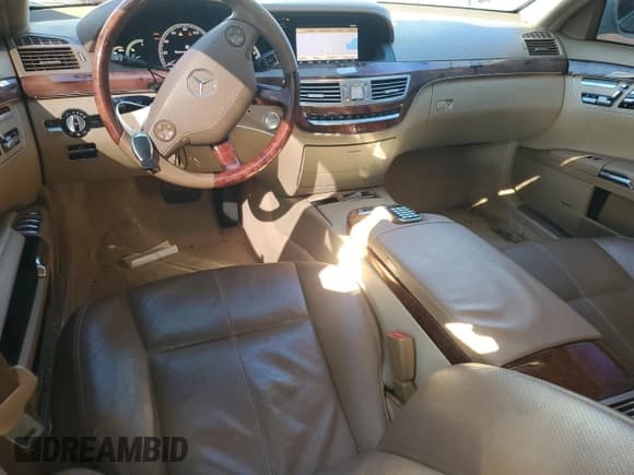 ✅ 2009 Mercedes-Benz S 550 • VIN: WDDNG86X39A261981 • Лот: 70951215. Опубликован ранее на Copart с пробегом 95 718 миль. Бесплатный доступ к архиву аукционных продаж из США и подробный отчёт об истории автомобиля на DreamBid. Изображение 8.