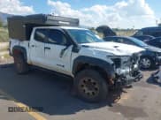 ✅ 2024 Toyota Tacoma TRD Sport Hybrid • VIN: 3TYLF5LN7RT000866 • Lot: 43251952. Wystawiony na IAAI z przebiegiem 9 826 mil. Bezpłatny archiwum sprzedaży aukcyjnych z USA i szczegółowy raport historii pojazdu na DreamBid. Zdjęcie 1.