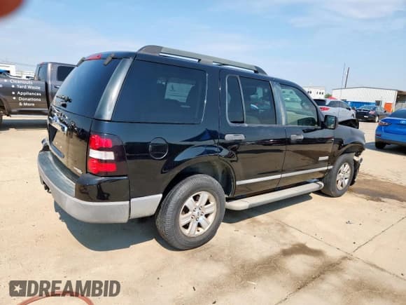 ✅ 2006 Ford Explorer XLS • VIN: 1FMEU62EX6UA83665 • Lot: 70061415. Wystawiony na Copart z przebiegiem 201 116 mil. Bezpłatny archiwum sprzedaży aukcyjnych z USA i szczegółowy raport historii pojazdu na DreamBid. Zdjęcie 3.