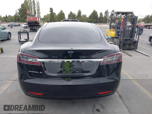 ✅ 2017 Tesla Model S 60 • VIN: 5YJSA1E17HF192897 • Лот: 43267773. Опубликован ранее на IAAI с пробегом 126 266 миль. Бесплатный доступ к архиву аукционных продаж из США и подробный отчёт об истории автомобиля на DreamBid. Изображение 16.