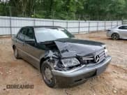 ✅ 1999 Mercedes-Benz C 230/260/280/320 • VIN: WDBHA24G2XA793372 • Lot: 70006645. Wystawiony na Copart z przebiegiem 84 517 mil. Bezpłatny archiwum sprzedaży aukcyjnych z USA i szczegółowy raport historii pojazdu na DreamBid. Zdjęcie 13.