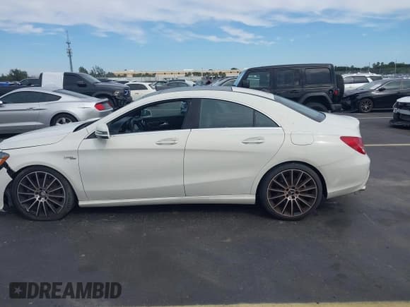 ✅ 2015 Mercedes-Benz CLA 250 • VIN: WDDSJ4EB6FN171344 • Lot: 43605743. Wystawiony na IAAI z przebiegiem 49 120 mil. Bezpłatny archiwum sprzedaży aukcyjnych z USA i szczegółowy raport historii pojazdu na DreamBid. Zdjęcie 14.