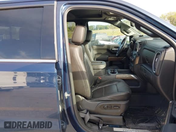 ✅ 2019 Chevrolet Silverado 1500 High Country • VIN: 3GCUYHEL7KG134157 • Лот: 43233782. Опубликован ранее на IAAI с пробегом 92 882 миль. Бесплатный доступ к архиву аукционных продаж из США и подробный отчёт об истории автомобиля на DreamBid. Изображение 5.