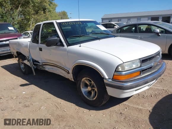 ✅ 2002 Chevrolet S-10 LS • VIN: 1GCCS19W228243706 • Lot: 43424148. Listed on IAAI with 92,266 mi. Free auction sales archive from the USA and detailed vehicle history report at DreamBid. Image 1.