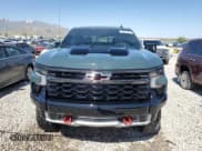 ✅ 2025 Chevrolet Silverado 1500 ZR2 • VIN: 3GCUKHELXSG284846 • Лот: 57671875. Опубликован ранее на Copart с пробегом 1 122 миль. Бесплатный доступ к архиву аукционных продаж из США и подробный отчёт об истории автомобиля на DreamBid. Изображение 5.