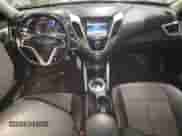 ✅ 2013 Hyundai Veloster RE:MIX • VIN: KMHTC6AD0DU178185 • Лот: 47559025. Размещён на Copart с пробегом 134 754 миль миль. Получите бесплатный доступ к архиву аукционных продаж из США и посмотрите подробный отчёт об истории автомобиля на DreamBid. Изображение 8.