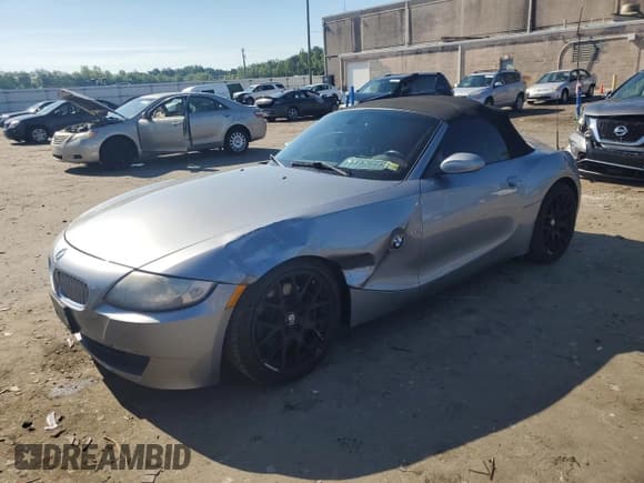 ✅ 2007 BMW Z4 3.0si • VIN: 4USBU53557LW92390 • Лот: 55604244. Опубликован ранее на Copart с пробегом 151 074 миль. Бесплатный доступ к архиву аукционных продаж из США и подробный отчёт об истории автомобиля на DreamBid. Изображение 1.
