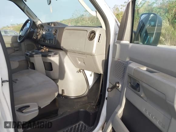 ✅ 2010 Ford Econoline Passenger XL • VIN: 1FBNE3BL0ADA95254 • Лот: 40848575. Опубликован ранее на IAAI с пробегом 120 221 миль. Бесплатный доступ к архиву аукционных продаж из США и подробный отчёт об истории автомобиля на DreamBid. Изображение 5.