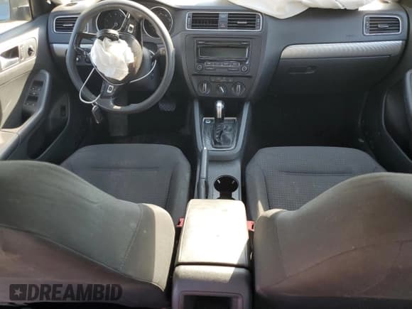 ✅ 2015 Volkswagen Jetta SE • VIN: 3VWD17AJ0FM352464 • Lot: 84861795. Listed on Copart with 133,524 mi. Free auction sales archive from the USA and detailed vehicle history report at DreamBid. Image 8.