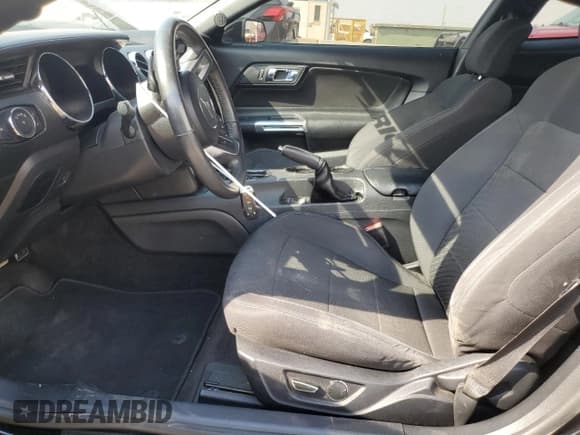 ✅ 2015 Ford Mustang V6 • VIN: 1FA6P8AMXF5314990 • Lot: 68679165. Listed on Copart with 125,870 mi. Free auction sales archive from the USA and detailed vehicle history report at DreamBid. Image 7.