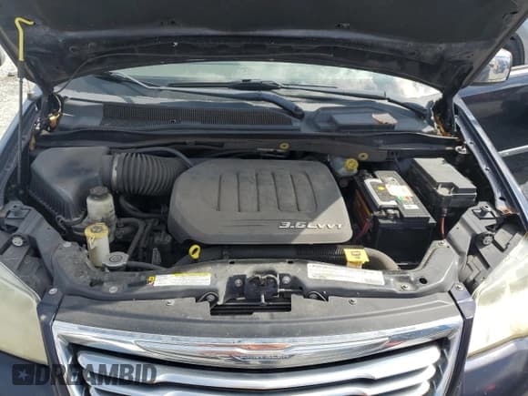 ✅ 2011 Chrysler Town & Country Touring L • VIN: 2A4RR8DG1BR704083 • Lot: 80318935. Listed on Copart with 118,376 mi. Free auction sales archive from the USA and detailed vehicle history report at DreamBid. Image 12.