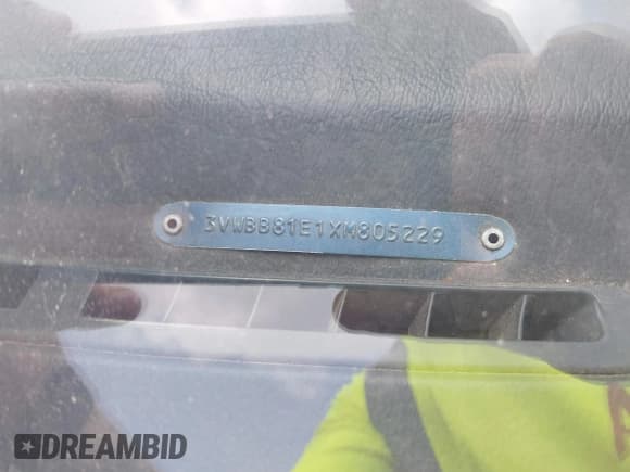 ✅ 1999 Volkswagen Cabriolet • VIN: 3VWBB81E1XM805229 • Lot: 42412768. Listed on IAAI with 121,449 mi. Free auction sales archive from the USA and detailed vehicle history report at DreamBid. Image 9.