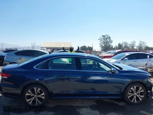 ✅ 2021 Volkswagen Passat SE • VIN: 1VWSA7A31MC009301 • Lot: 43021666. Listed on IAAI with 78,708 mi. Free auction sales archive from the USA and detailed vehicle history report at DreamBid. Image 14.