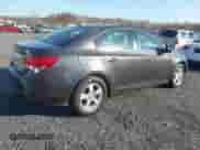 2015 Chevrolet Cruze LT z VIN 1G1PC5SB4F7105845, wystawiony jako IAAI lot #43600745 z przebiegiem 110 653 mil mil oraz . Historia ofert i sprzedaży dostępna na DreamBid. Obrazek 4.