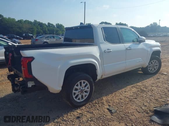 ✅ 2024 Toyota Tacoma SR5 • VIN: 3TYLB5JN1RT050578 • Lot: 42623158. Listed on IAAI with 13,842 mi. Free auction sales archive from the USA and detailed vehicle history report at DreamBid. Image 4.