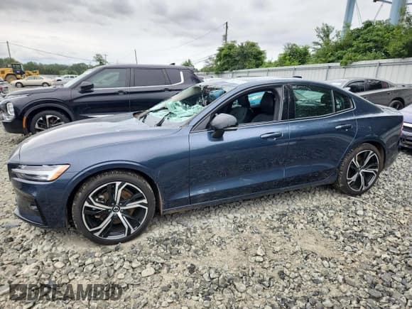 ✅ 2024 Volvo S60 Core Dark Theme • VIN: 7JRL12TK2RG312443 • Lot: 65480195. Listed on Copart with 5,069 mi. Free auction sales archive from the USA and detailed vehicle history report at DreamBid. Image 1.