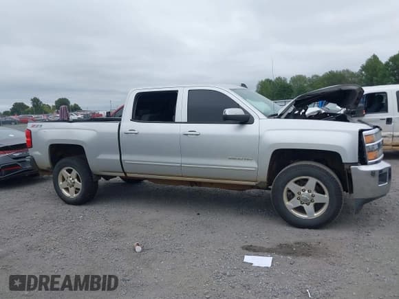 ✅ 2015 Chevrolet Silverado 2500HD LT • VIN: 1GC1KVEG9FF640344 • Lot: 43345081. Listed on IAAI with 294,853 mi. Free auction sales archive from the USA and detailed vehicle history report at DreamBid. Image 13.