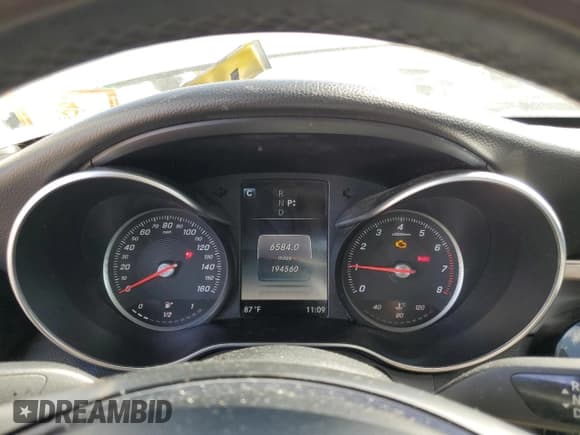 ✅ 2016 Mercedes-Benz C 300 • VIN: 55SWF4KBXGU098074 • Lot: 84890095. Wystawiony na Copart z przebiegiem 194 560 mil. Bezpłatny archiwum sprzedaży aukcyjnych z USA i szczegółowy raport historii pojazdu na DreamBid. Zdjęcie 9.