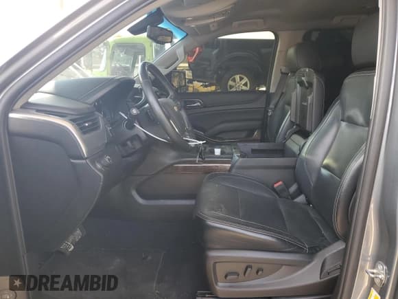 ✅ 2019 Chevrolet Tahoe LS • VIN: 1GNSCAKC3KR255213 • Lot: 81584105. Wystawiony na Copart z przebiegiem 116 639 mil. Bezpłatny archiwum sprzedaży aukcyjnych z USA i szczegółowy raport historii pojazdu na DreamBid. Zdjęcie 7.