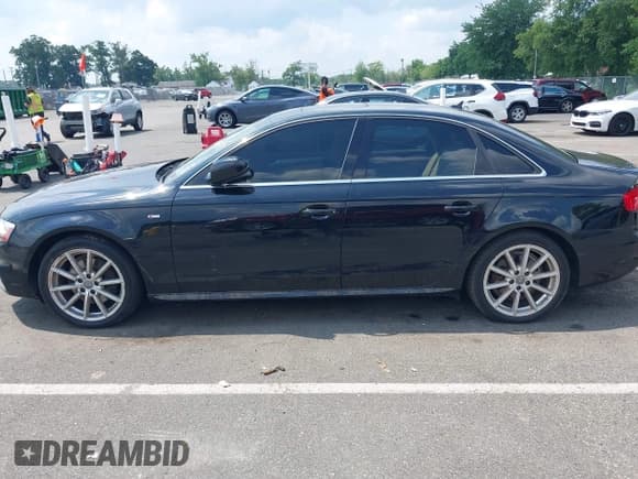 ✅ 2015 Audi A4 Premium Plus • VIN: WAUFFAFL8FN002832 • Лот: 42855210. Опубликован ранее на IAAI с пробегом 127 865 миль. Бесплатный доступ к архиву аукционных продаж из США и подробный отчёт об истории автомобиля на DreamBid. Изображение 14.