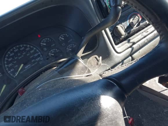 1999 Chevrolet Silverado 1500 LT z VIN 1GCEK14T7XE208562, wystawiony jako IAAI lot #43530535 z przebiegiem 265 321 mil mil oraz . Historia ofert i sprzedaży dostępna na DreamBid. Obrazek 11.