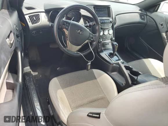 2014 Hyundai Genesis Coupe 2.0T z VIN KMHHT6KD6EU117011, wystawiony jako Copart lot #61408225 z przebiegiem 69 256 mil mil oraz Czysty tytuł • Clean title. Historia ofert i sprzedaży dostępna na DreamBid. Obrazek 8.