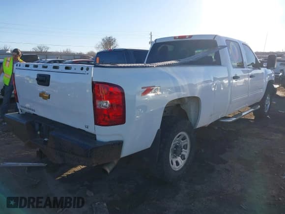 ✅ 2013 Chevrolet Silverado 2500HD LT • VIN: 1GC1KXCG5DF105913 • Lot: 41680856. Listed on IAAI with 190,114 mi. Free auction sales archive from the USA and detailed vehicle history report at DreamBid. Image 4.