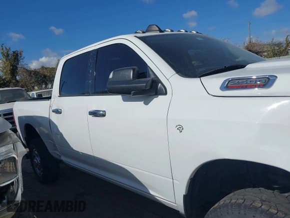 ✅ 2020 Ram 2500 Tradesman • VIN: 3C6UR5CL4LG172081 • Lot: 43691025. Wystawiony na IAAI z przebiegiem 69 310 mil. Bezpłatny archiwum sprzedaży aukcyjnych z USA i szczegółowy raport historii pojazdu na DreamBid. Zdjęcie 13.