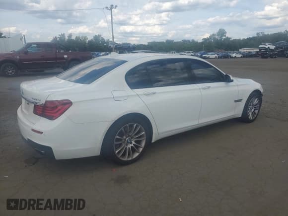 ✅ 2013 BMW 7 Series 750Li xDrive • VIN: WBAYF8C54DDE59165 • Lot: 70009505. Wystawiony na Copart z przebiegiem 230 903 mil. Bezpłatny archiwum sprzedaży aukcyjnych z USA i szczegółowy raport historii pojazdu na DreamBid. Zdjęcie 3.
