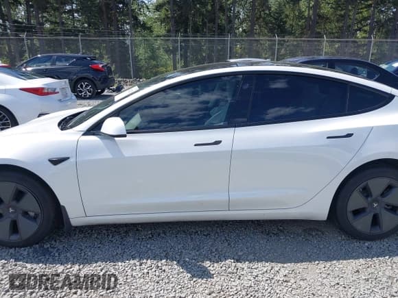 ✅ 2022 Tesla Model 3 Long Range • VIN: 5YJ3E1EB6NF110719 • Lot: 42172421. Wystawiony na IAAI z przebiegiem 44 772 mil. Bezpłatny archiwum sprzedaży aukcyjnych z USA i szczegółowy raport historii pojazdu na DreamBid. Zdjęcie 15.