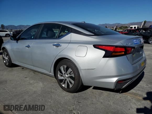 ✅ 2019 Nissan Altima S • VIN: 1N4BL4BVXKC124400 • Lot: 90639305. Listed on Copart with 61,612 mi. Free auction sales archive from the USA and detailed vehicle history report at DreamBid. Image 2.
