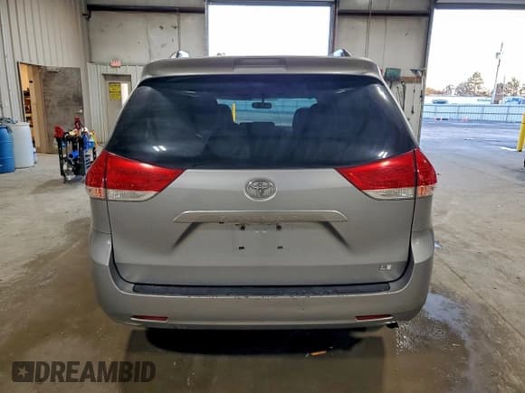 ✅ 2014 Toyota Sienna LE • VIN: 5TDKK3DC5ES476371 • Lot: 94230505. Listed on Copart with 217,306 mi. Free auction sales archive from the USA and detailed vehicle history report at DreamBid. Image 6.