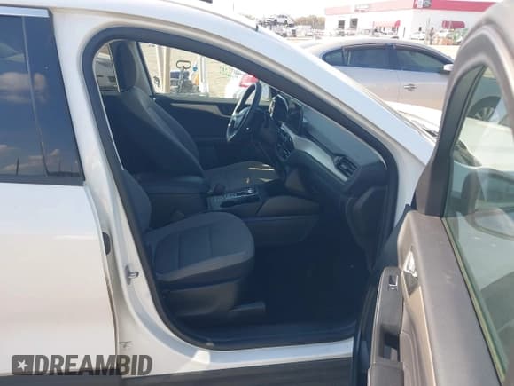 ✅ 2022 Ford Escape SE • VIN: 1FMCU9G63NUA61046 • Lot: 43657937. Listed on IAAI with 163,087 mi. Free auction sales archive from the USA and detailed vehicle history report at DreamBid. Image 5.