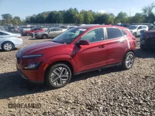 ✅ 2023 Hyundai Kona SEL • VIN: KM8K33AG4PU189375 • Лот: 70725134. Опубликован ранее на Copart с пробегом 6 390 миль. Бесплатный доступ к архиву аукционных продаж из США и подробный отчёт об истории автомобиля на DreamBid. Изображение 1.